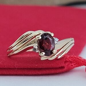❤️10k Size 7 Beautiful Solid Yellow Gold Garnet Bypass Design Ring! 👌🎁